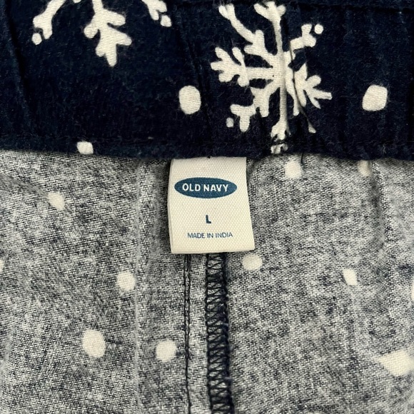 Old Navy Snowflake Pajama Pants (L) 💤 - Picture 4 of 4